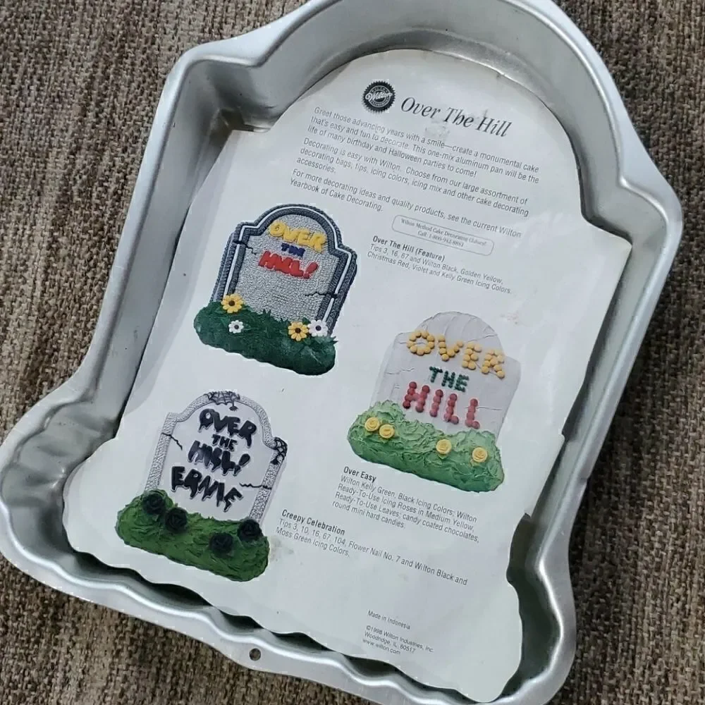 Wilton | 1995 Over the Hill Cake Pan